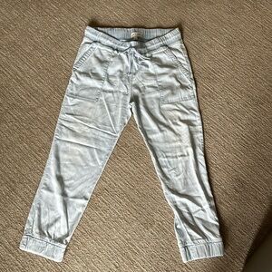 Cloth & Stone light wash chambray joggers